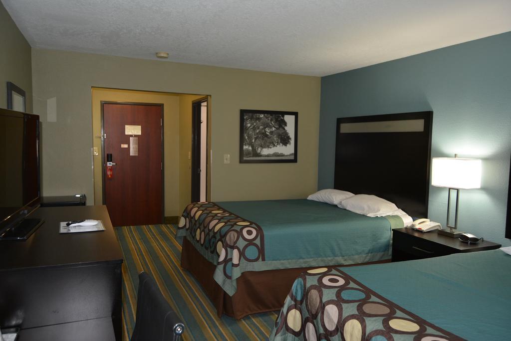 Super 8 By Wyndham Sulphur Room photo