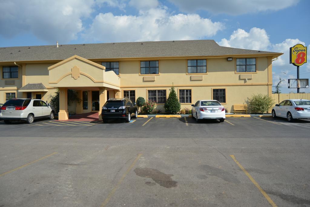 Super 8 By Wyndham Sulphur Exterior photo