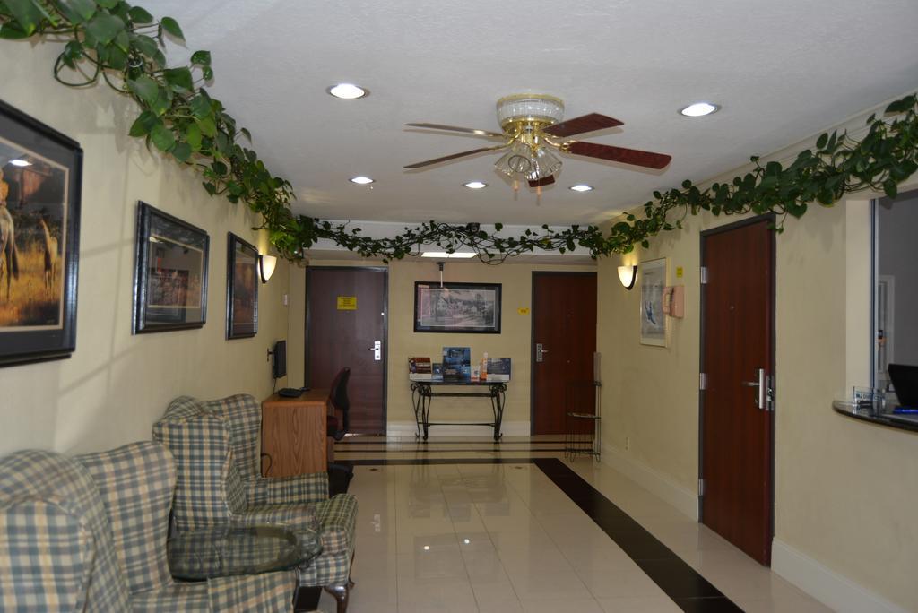 Super 8 By Wyndham Sulphur Exterior photo