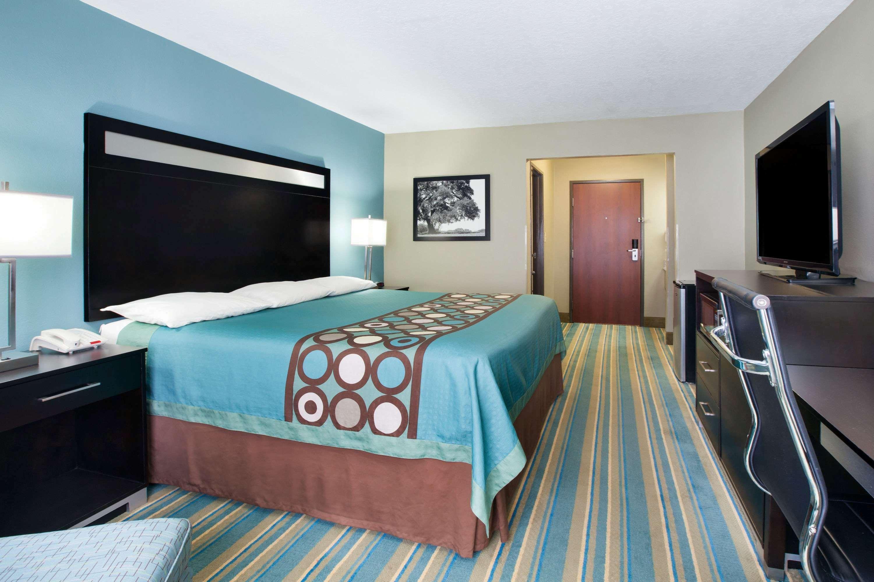 Super 8 By Wyndham Sulphur Exterior photo