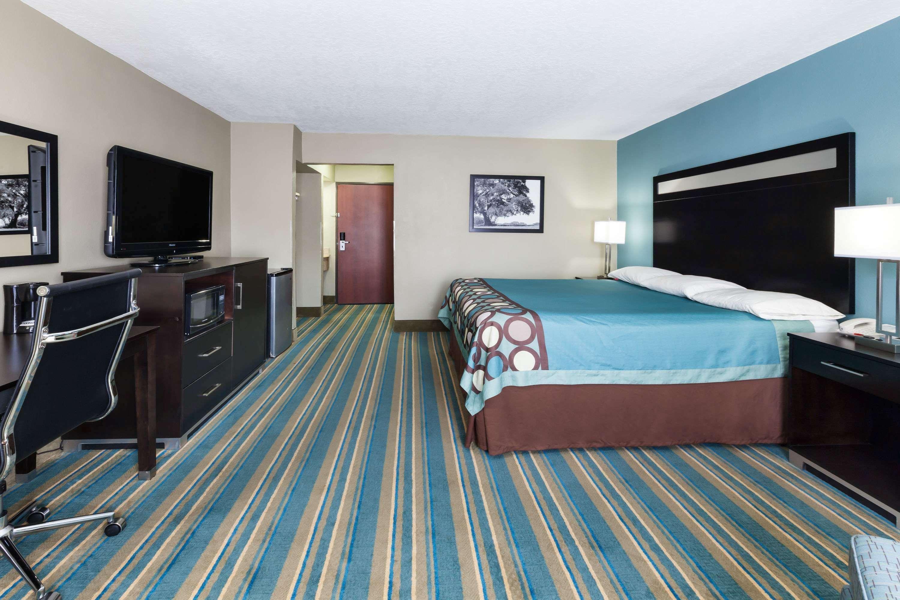 Super 8 By Wyndham Sulphur Exterior photo